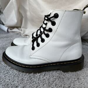 Dr Martens Luana Women's Size 5 White Leather Air Wair Lace Up Combat Boots